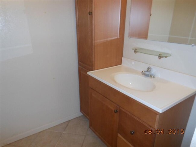 Building Photo - 1005 Cedar Dr