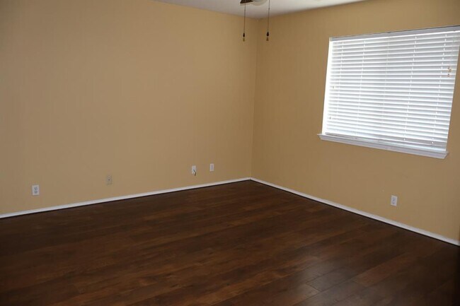 Building Photo - 104 Golden Gate Dr