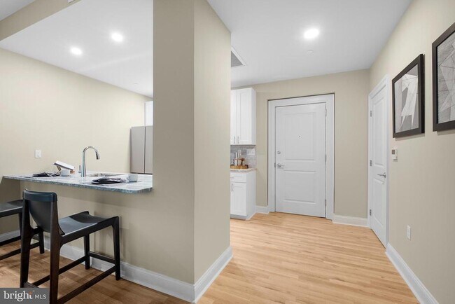 Building Photo - 1420 Chestnut St