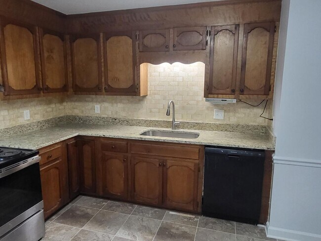 Building Photo - 3000 Jamestown Dr