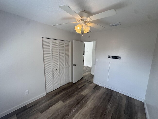 Building Photo - 1711 W Carmen St