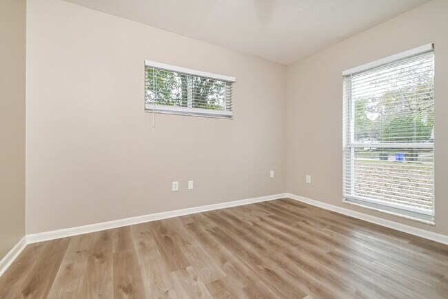 Building Photo - 3406 Westfield Dr