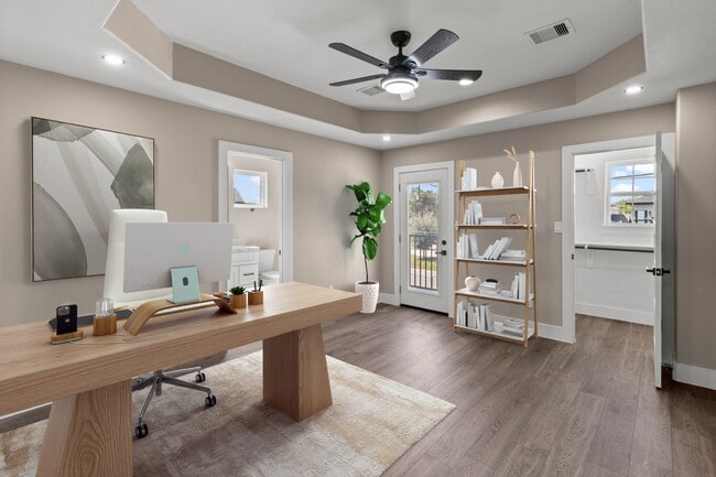 Building Photo - 7925 Colonial Ln