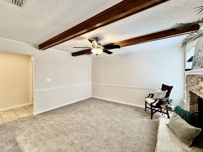 Building Photo - 4-Bedroom Home in Rock Creek Available NOW...