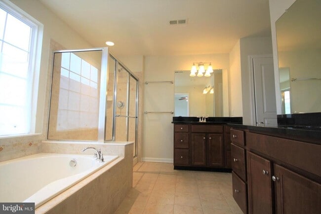 Building Photo - 609 Ellison Dr