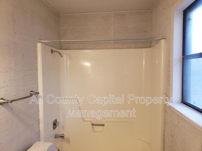 Building Photo - 609 Bissonet Ln