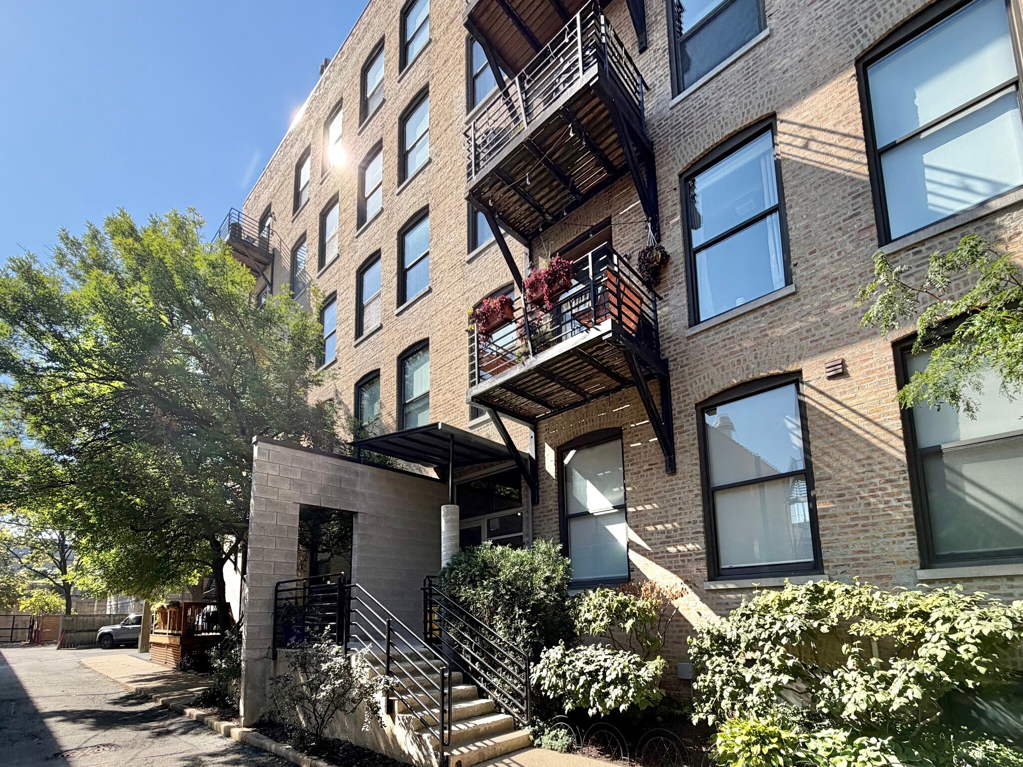 Building Photo - 2511 W Moffat St
