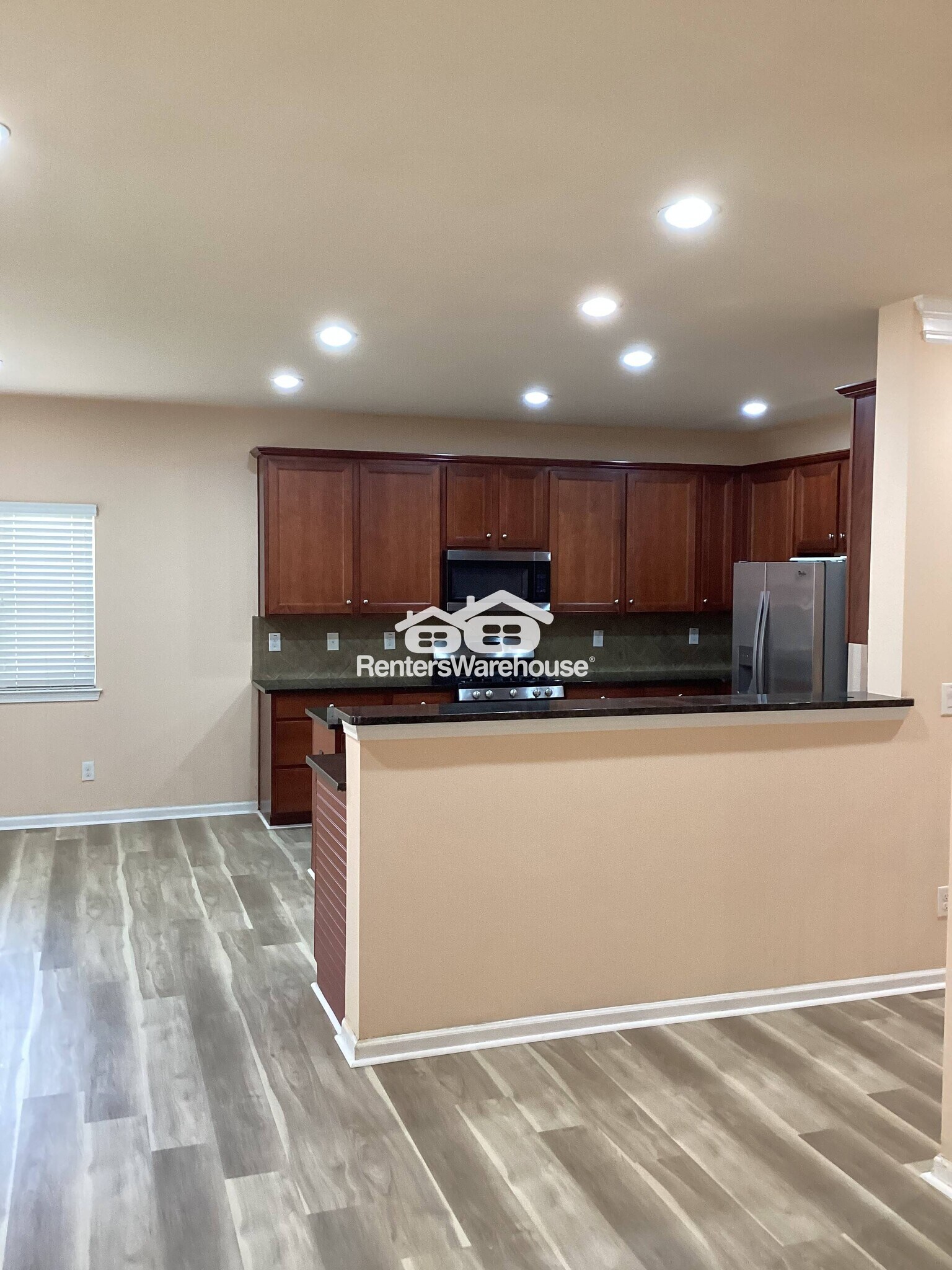 Building Photo - 4470 Hedgewood Dr