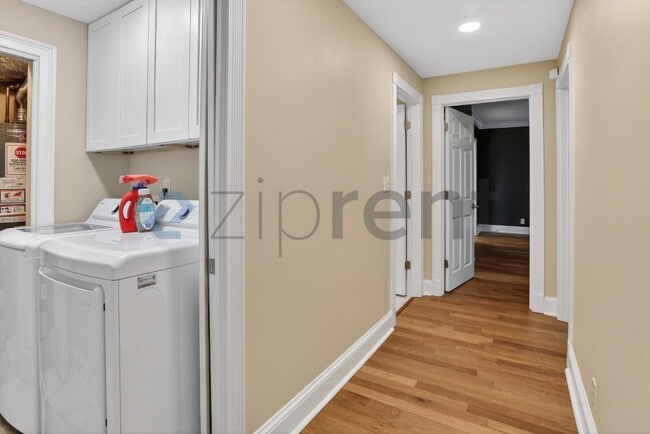 Building Photo - 3638 Peachtree Rd NE