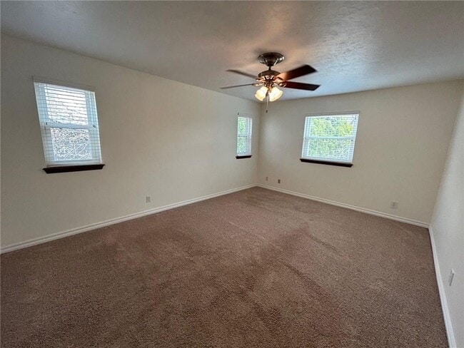 Building Photo - 908 East Dr