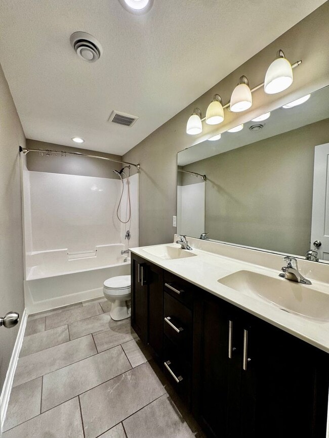 Building Photo - For Rent Beautiful 4 bedroom 3 bathroom 3 attached car garage!