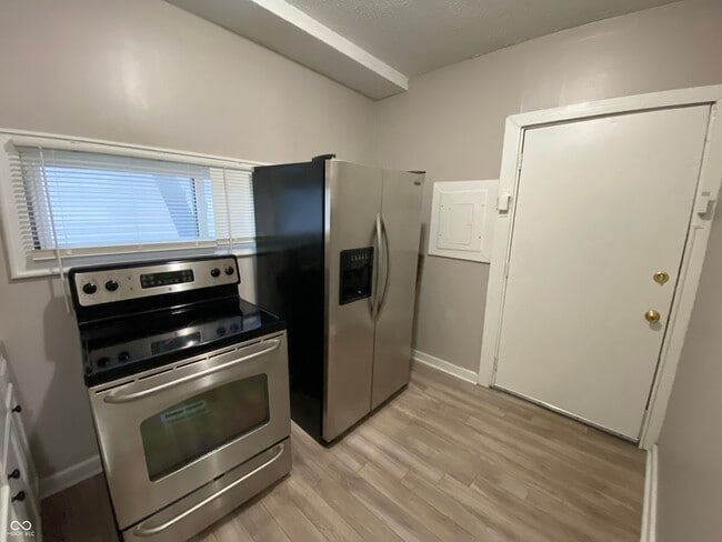 Building Photo - 326 N Elder Ave