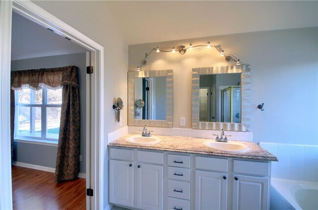 Building Photo - 129 Copperwood Loop