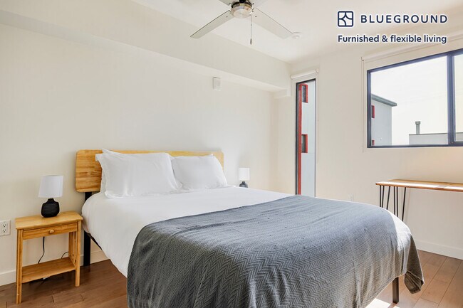 Building Photo - 654 N Virgil Ave