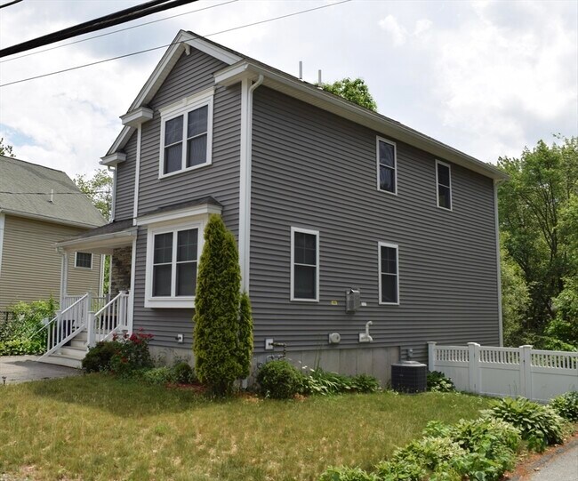 Building Photo - 142 Grove Ave