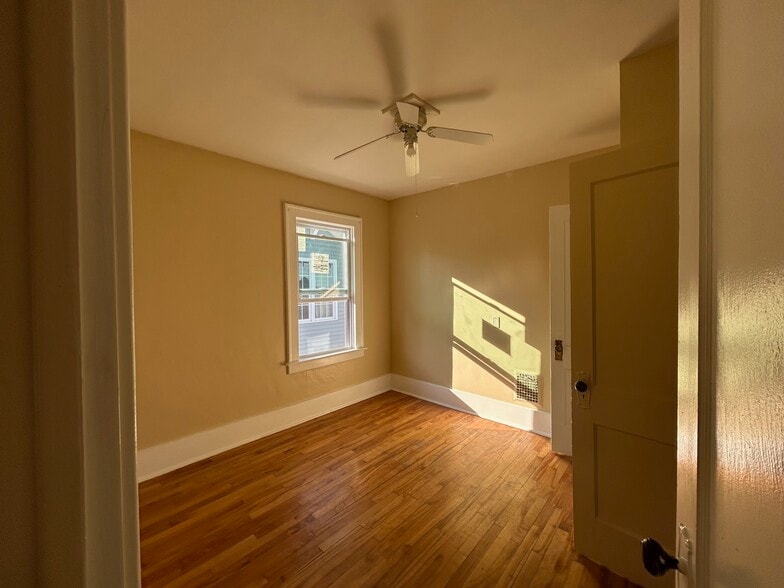 middle bedroom - 109 Hawthorne Ave