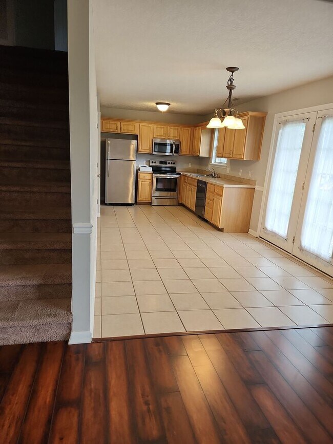Building Photo - All Brick 4 bedroom, 2 Bath Home