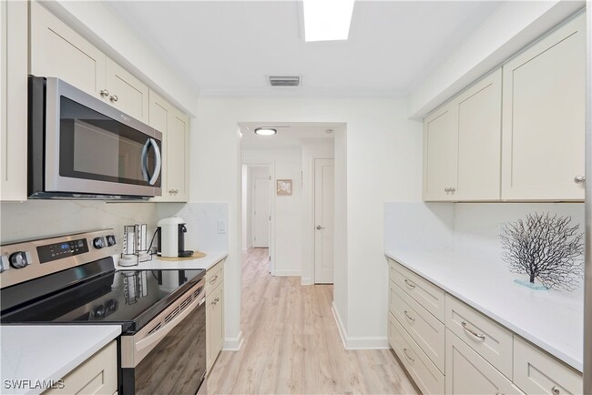 Building Photo - 2125 Marina Dr