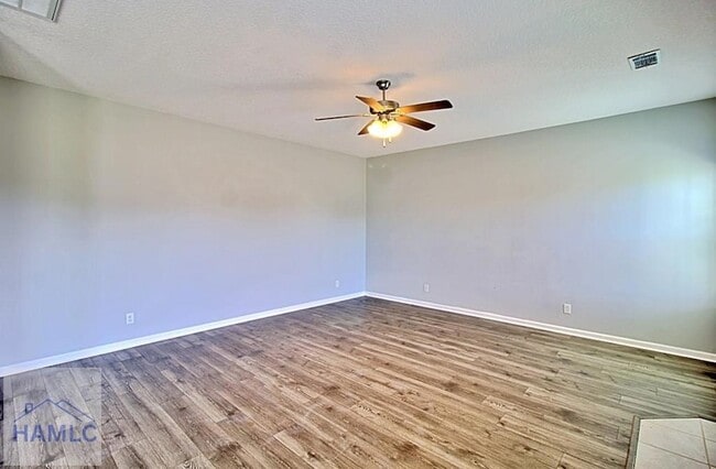 Building Photo - 7 Upland Ct