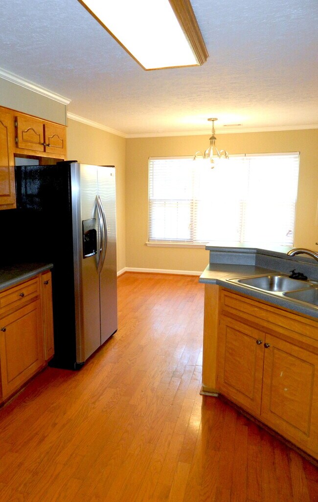 Building Photo - 1087 Waltons Pass