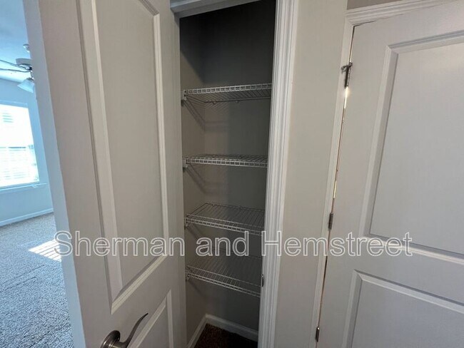 Building Photo - 647 Dobhill Ln