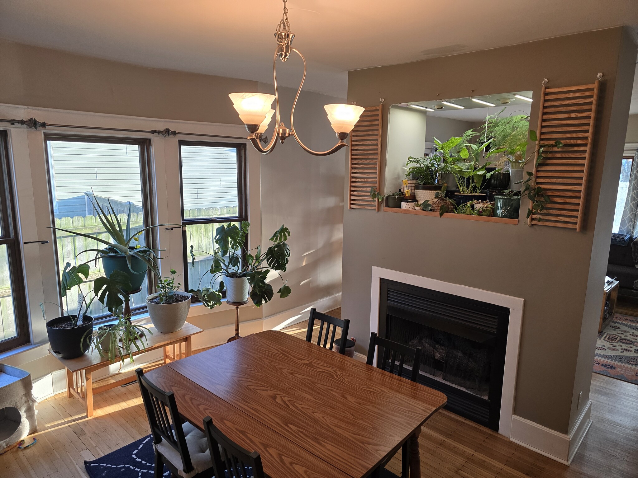 dining room - 407 N Arsenal Ave