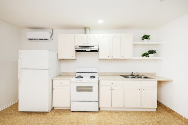 Building Photo - 1005 Andrew Ave