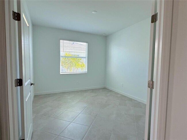 Building Photo - 8225 Shr Lk Dr