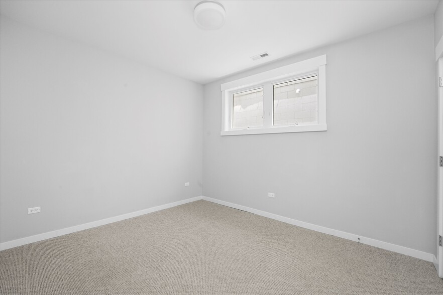 Building Photo - 2529 W Congress Pky