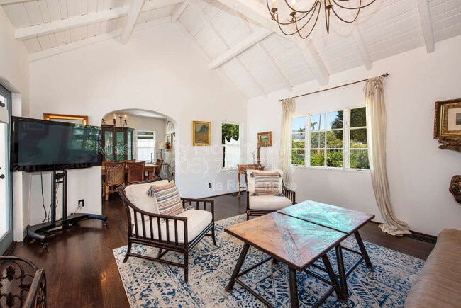 Building Photo - 2837 Clinton Terrace