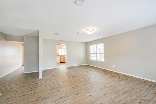 Building Photo - 2051 Oak Shores Dr