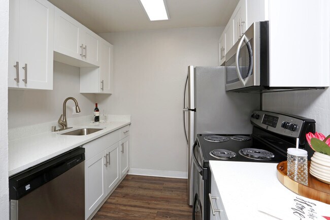 Building Photo - Skyline Heights Apartments