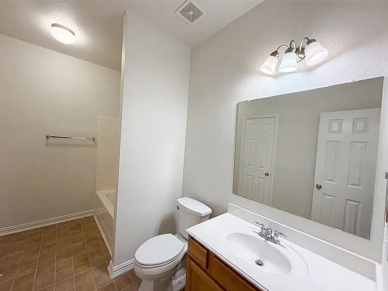 Building Photo - 2126 Highland River Dr