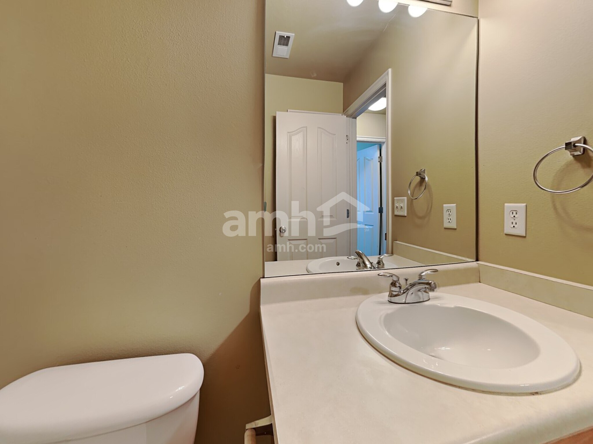 Building Photo - 4482 Heritage Dr