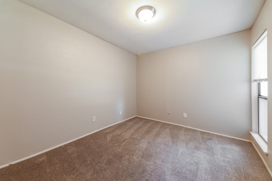 Building Photo - 6702 Blackberry Dr