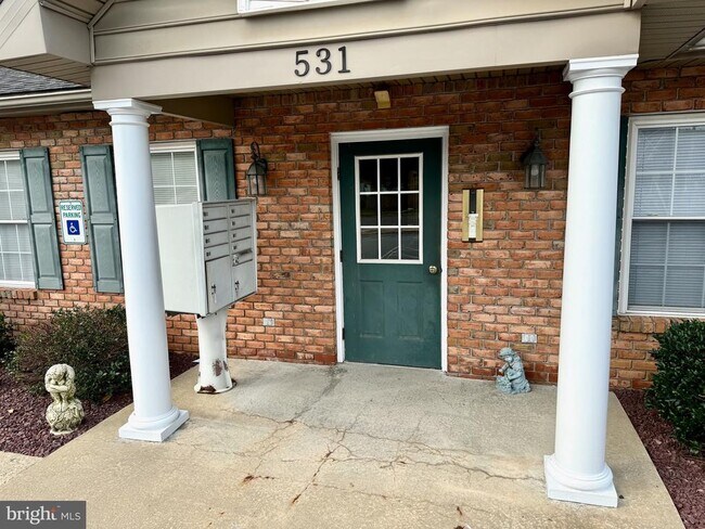 Building Photo - 531 W Penn Ave