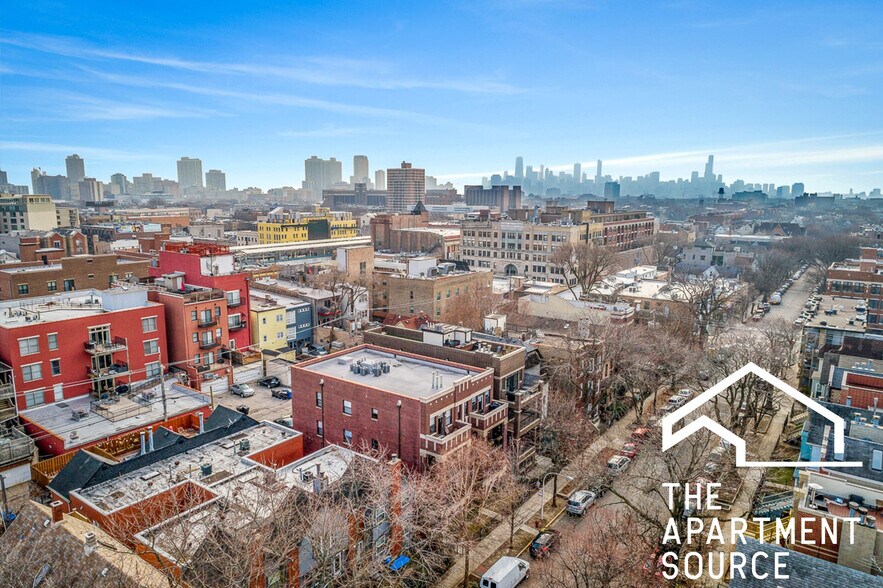 Building Photo - 3231 N Kenmore Ave