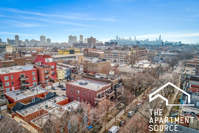 Building Photo - 3231 N Kenmore Ave