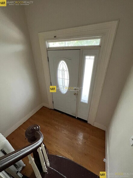 Building Photo - 76 Chestnut St