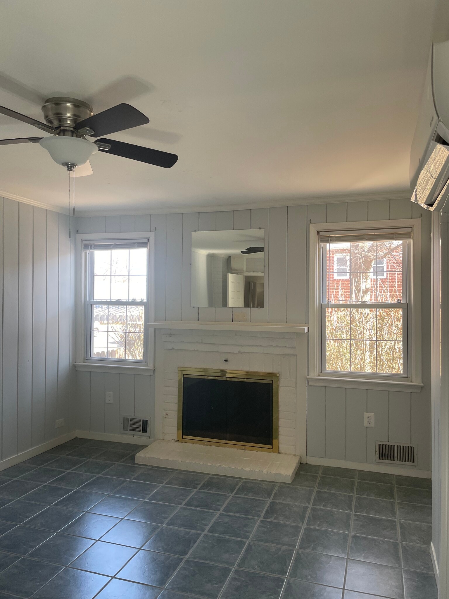 Building Photo - 633 N Nelson St