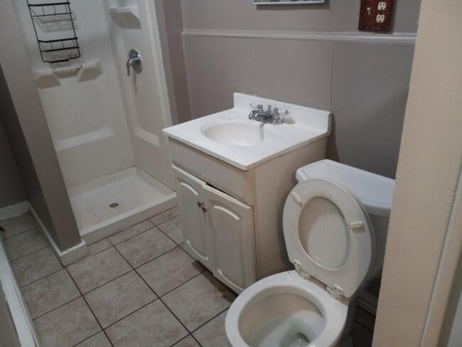 Building Photo - 11 Fairview Ave