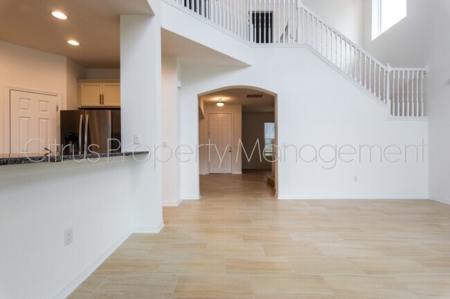 Building Photo - Beautiful Waterfront Home (4/3.5) in Grove...