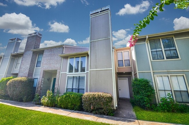 Building Photo - 8355 Wednesbury Ln