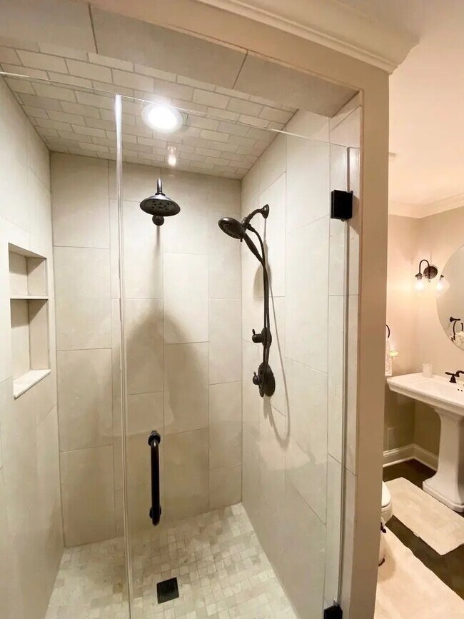 Building Photo - Beautiful 2-bedroom & 2-Bathroom Condo in Glenview