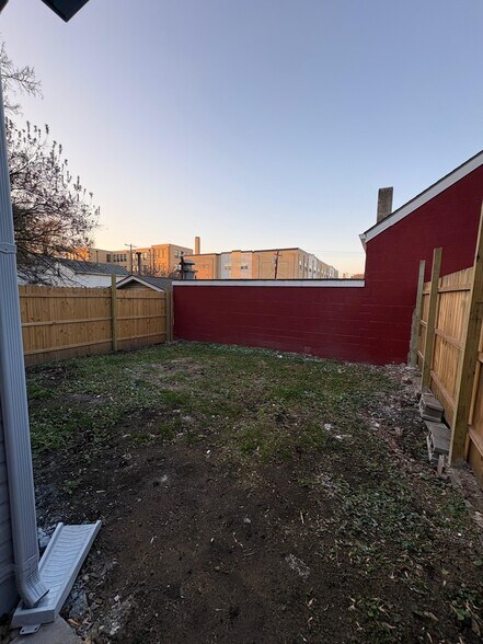 Building Photo - 230 E 10th St