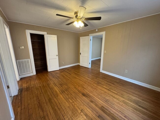 Building Photo - 402 N 8th St