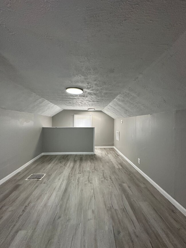 Building Photo - Fully Renovated 2 Bed / 2 Bath Home — Modern Finishes, Large Yard, Move-In Ready NOW!