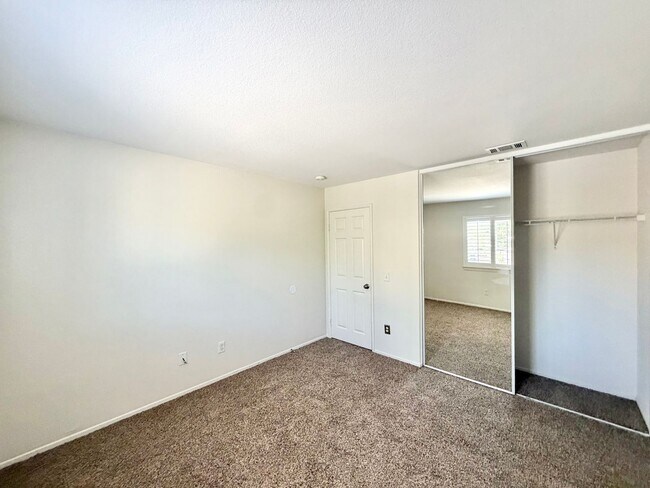 Building Photo - Spacious 5 Bedroom Redhawk Home with LARGE Loft & Backyard in Prime Location