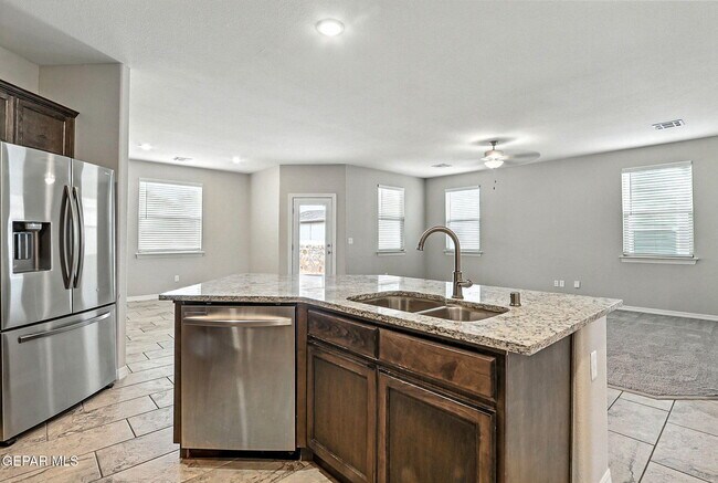 Building Photo - 12360 Desert Path Ct