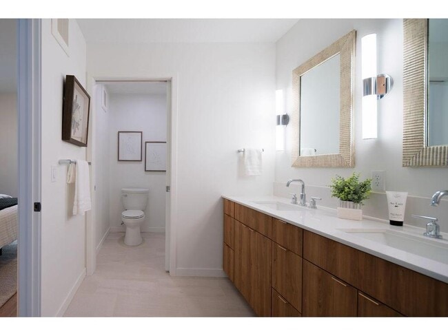 Building Photo - 9 West Dr